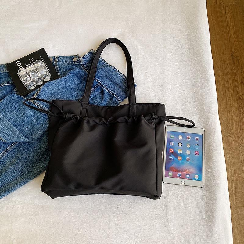 A Large-capacity Tote Bag, A Simple and Convenient Hand and Shoulder Bag for Commuting To Work