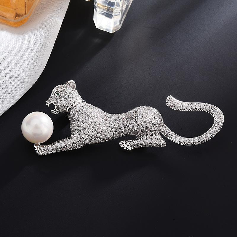 New arrival pearl classy zircon brooch, high-end animal style corsage, elegant cheetah pin серебряный