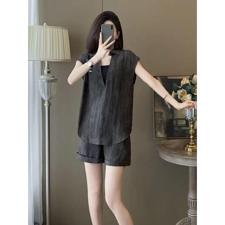 Retro Chic Summer Suit: Slimming V-Neck Top & High-Waisted Shorts Set