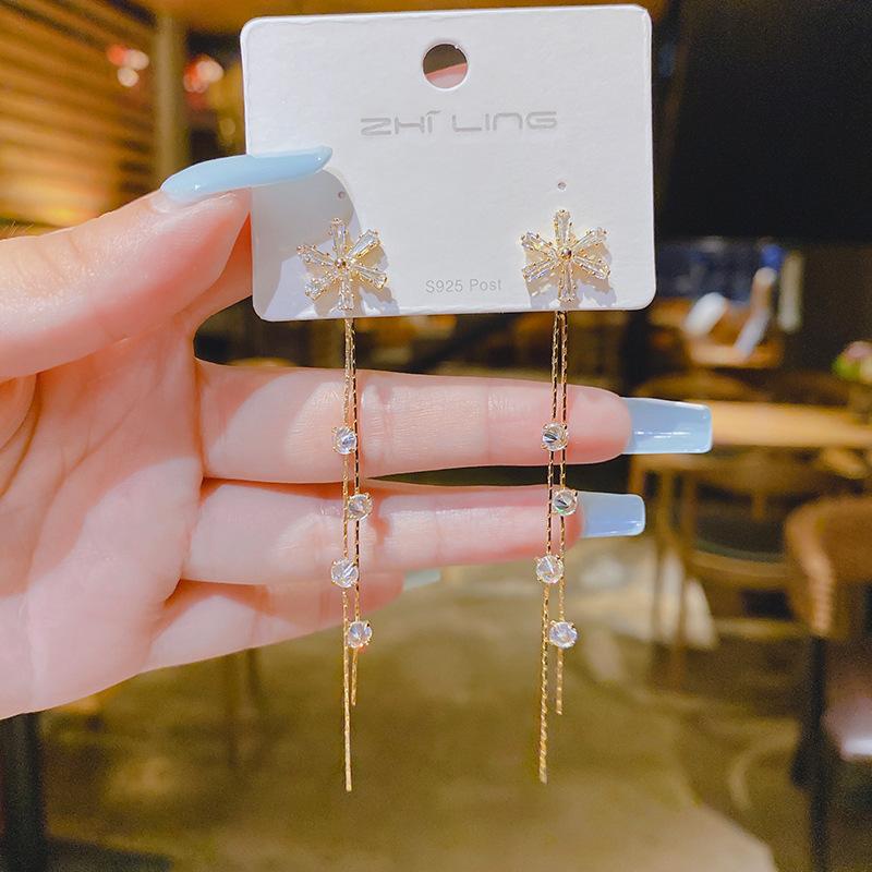 Light luxury high-end sense gold long fringed temperament earrings fashionable atmosphere versatile stud earrings personalized daily earrings