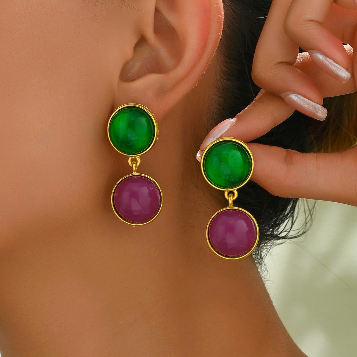 

Новые ретро женские серьги, инкрустированные глазурованными геометрическими высококлассными гвоздиками, универсальные серьги.