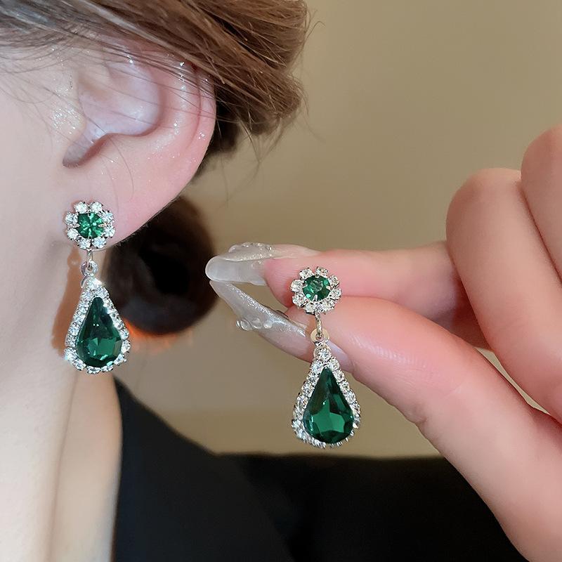 Emerald Retro Diamond-encrusted Water Drop Stud Earrings Necklace, Evening Dress Set, Neck Chain Accessories, Women's High-end Light Luxury Items.
