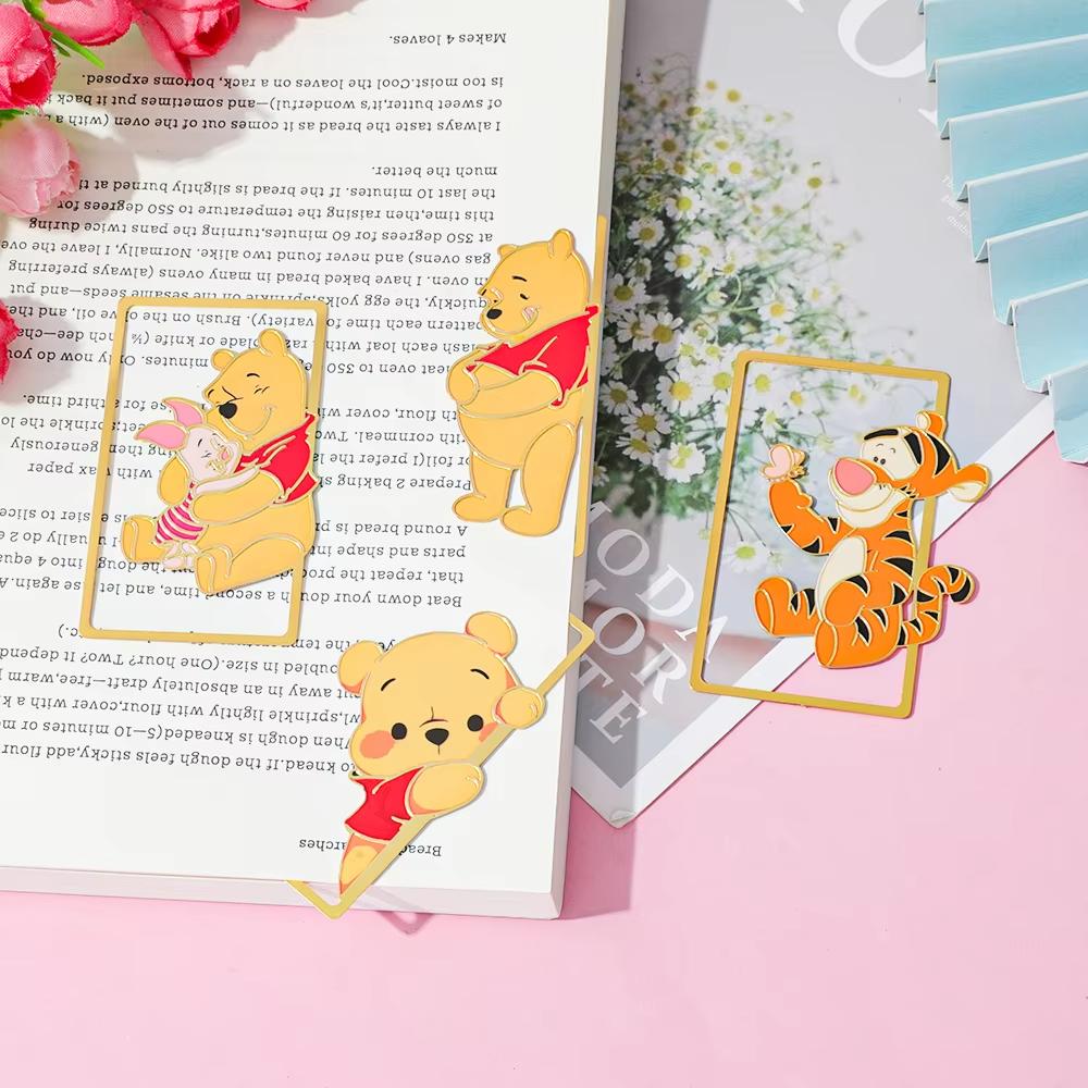 MINISO Niedliche Cartoon-Charaktere Metall-Lesezeichen Entzückendes Tiger- und Ferkel-Design Ideales Geschenk für Buchliebhaber