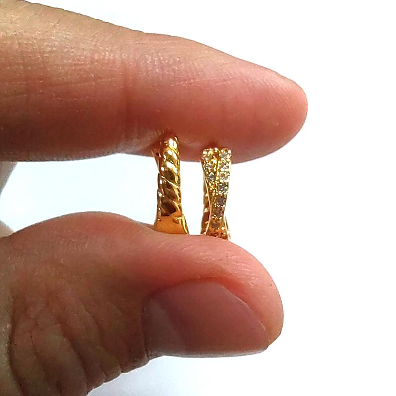 Orecchini a lobo in vero argento 925 con linee incrociate e zirconi, dorati, per donna, da festa, gioielli raffinati, accessori di lusso leggero