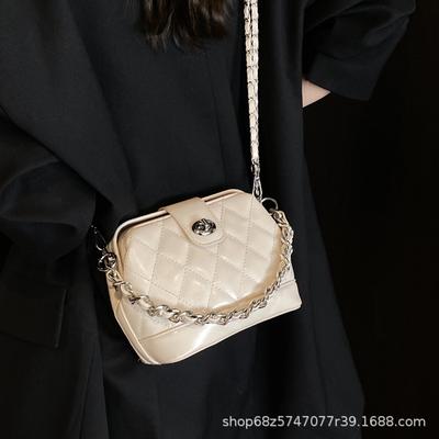 Box Bag Women's 2025 Explosion Super Fire Rhombus Chain Small Bag High Sense Ins Versatile Messenger Shell Bag Tide