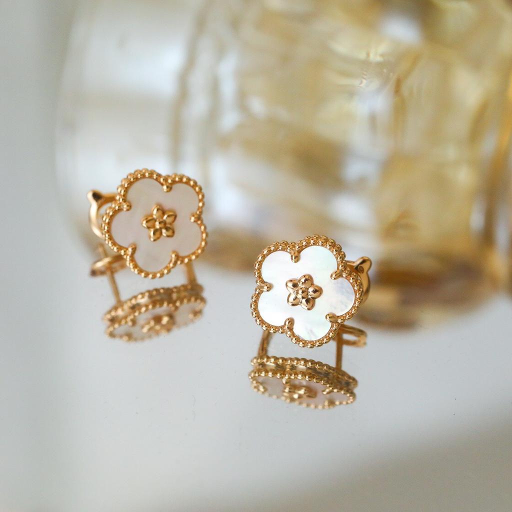 New IN Vintage Popular Brand Earrings Luxury Jewelry for Women Fashion Designer Eardrop Fine Quality Five Flowers Ear Stud