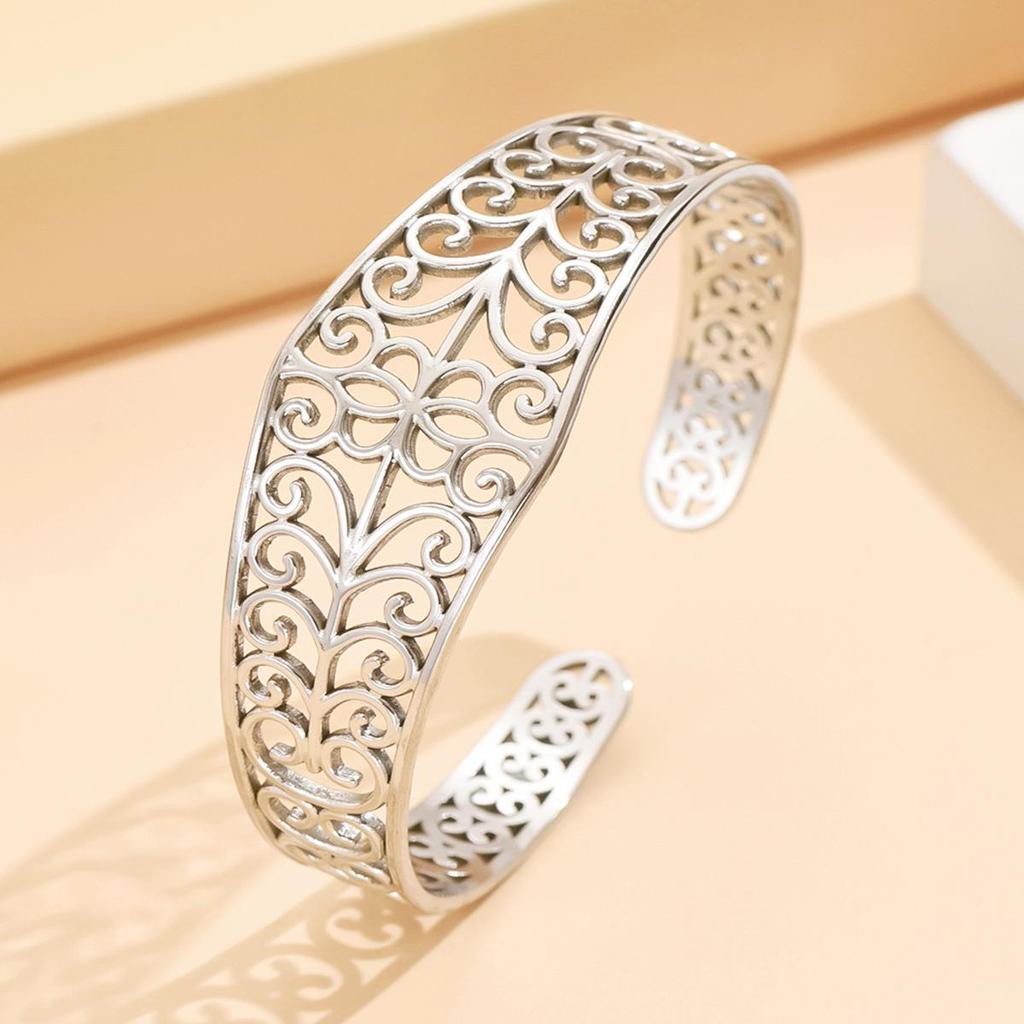18K Gold-Plated Hollow Flower Cuff Bracelet for Women