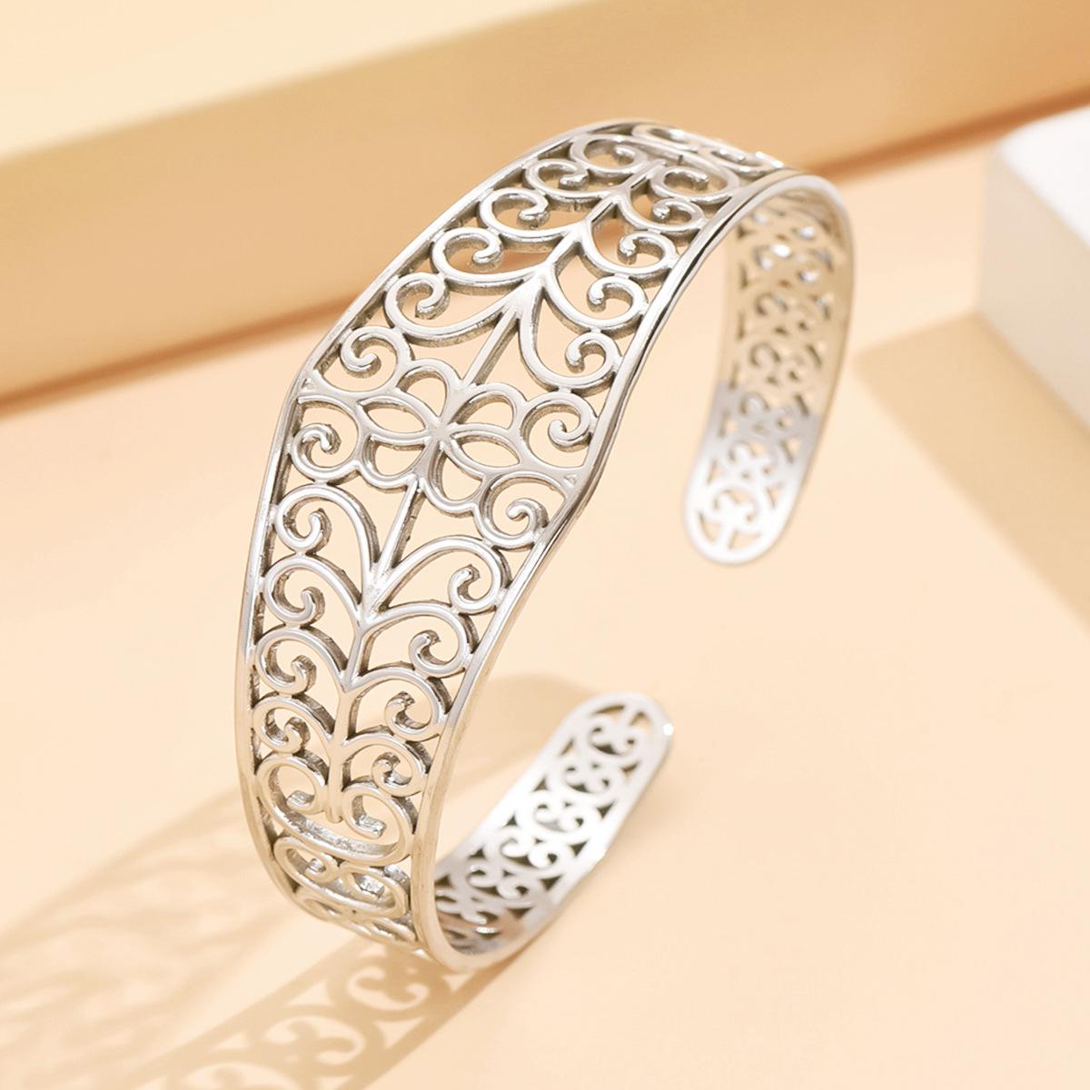 18K Gold-Plated Hollow Flower Cuff Bracelet for Women