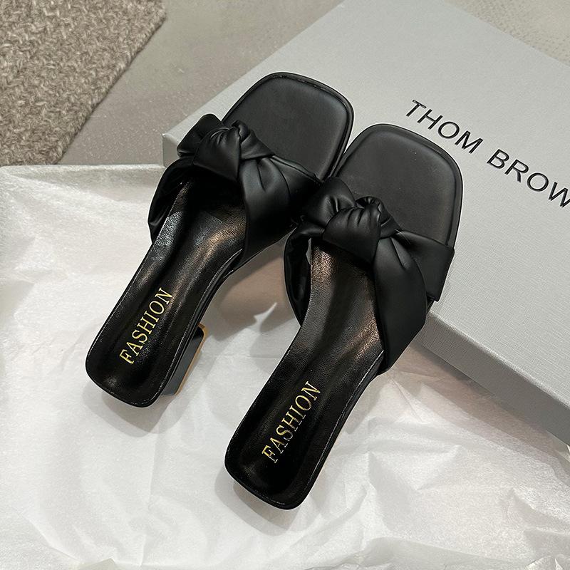 

2025 лето новые сандалии на низком каблуке универсальная верхняя одежда сказочный стиль шлепанцы на одной перемычке популярная мода толстый каблук крутые тапочки женщина 40 чёрный