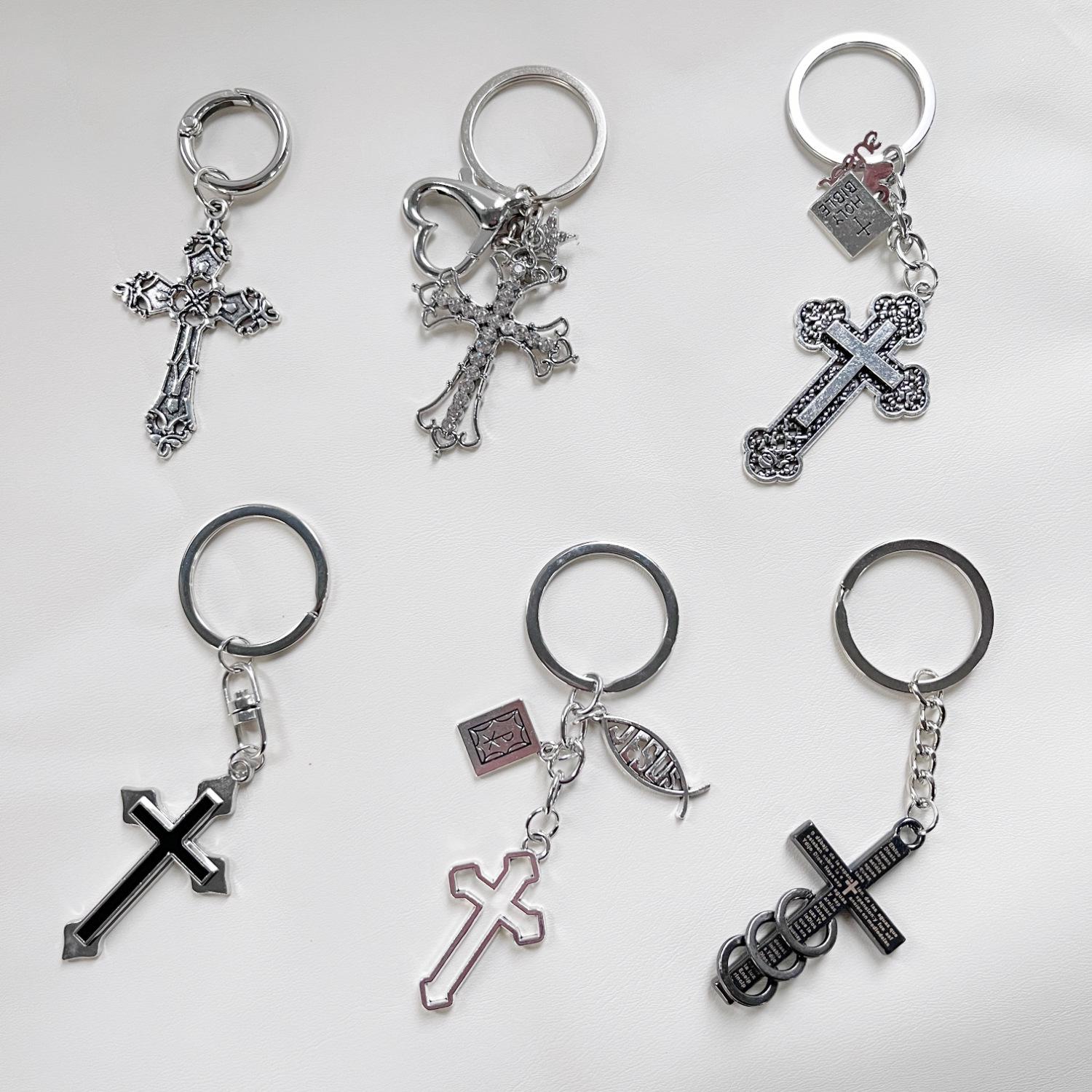 

Exquisite Cross Keychain Pendant: Versatile Accessory for Bags, Cars & Keys - Unisex Hot Seller