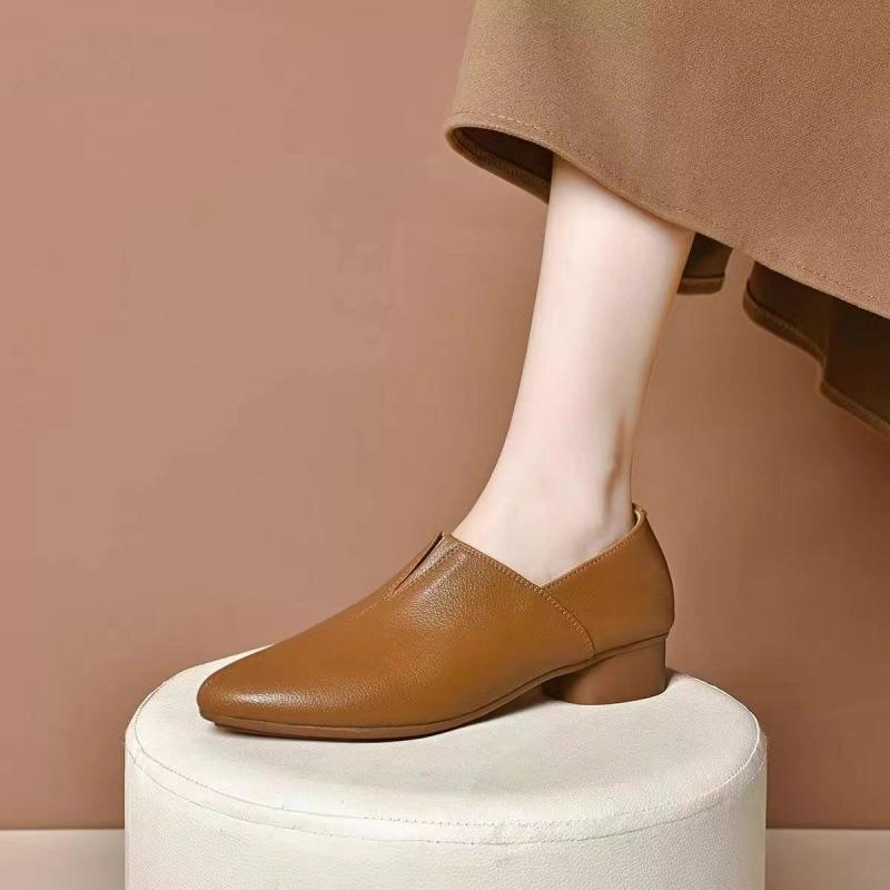 Foreign trade pointed simple classic women's shoes soft sole British style fashion casual Doudou mother two wear single sandals