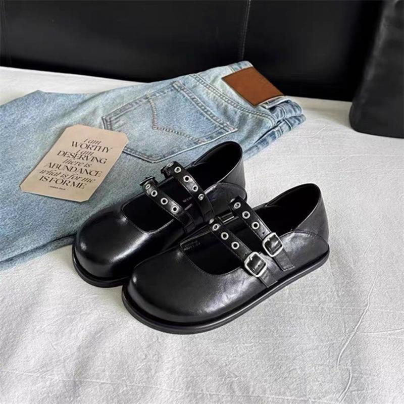 2025 new French retro Mary Jane shoes women's flat bottom one-word buckle with shallow mouth evening shoes patent leather temperament single shoes