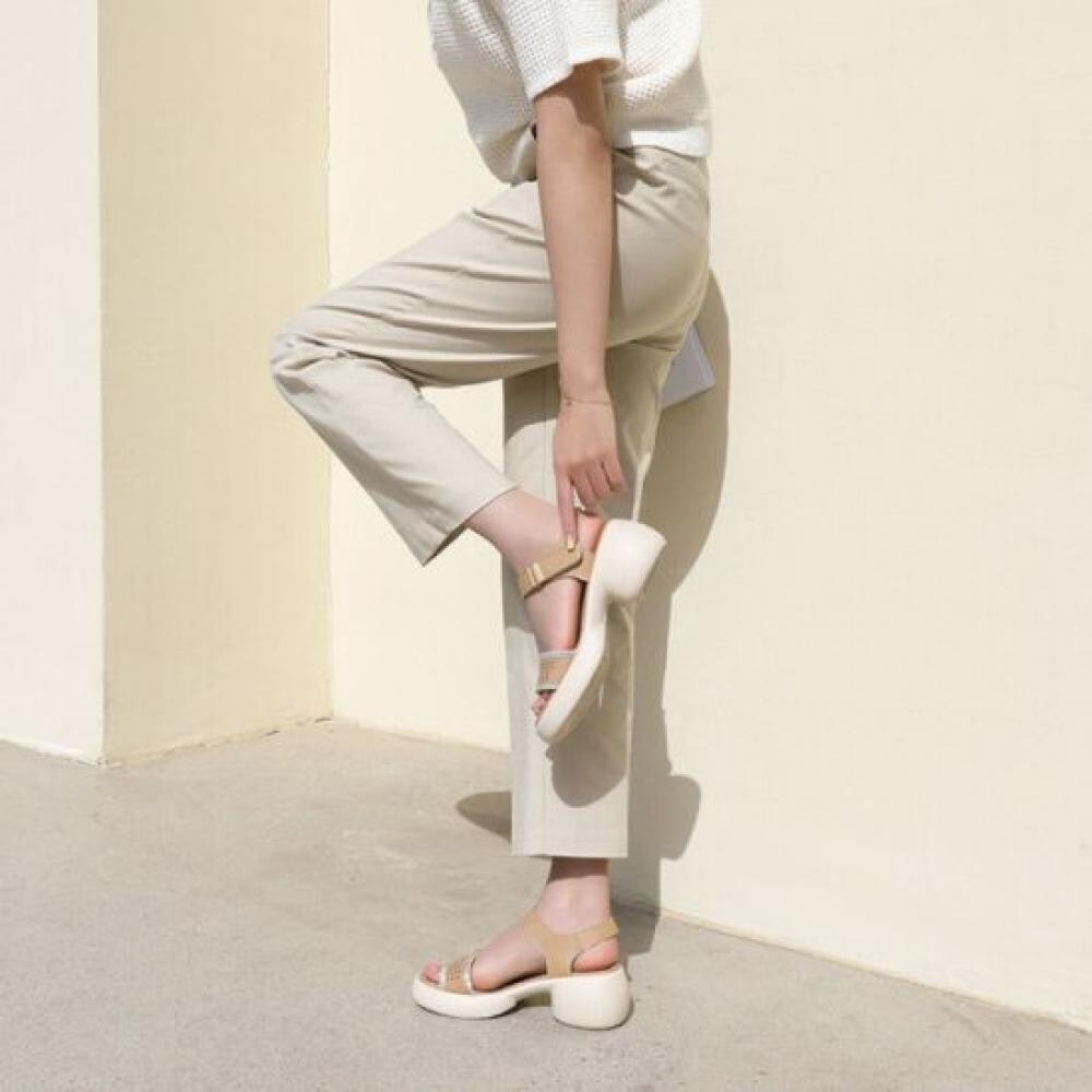 Jisyu Ladies Leather Chunky Heel Noru Kyuubik Strap Sandals