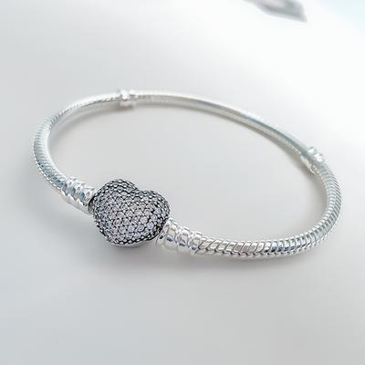 Love Gift Jewelry S925 Sterling Silver Bracelet Moments Collection Snake Bone Chain Bracelet Sparkling Heart Clasp