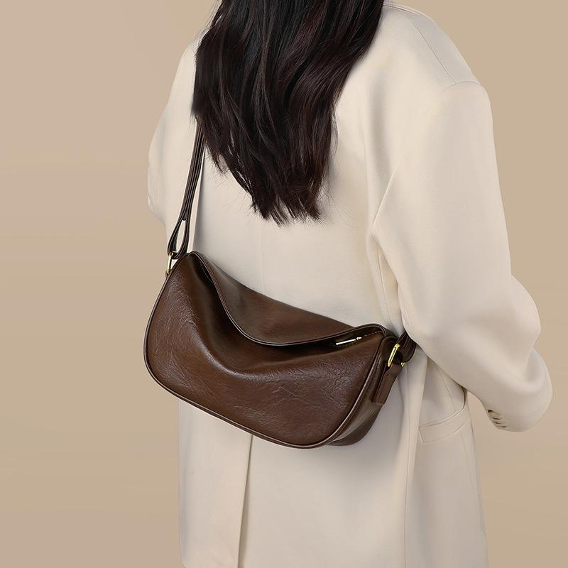 Bag women's new autumn and winter women's bags popular dumpling bags are now popular niche design messenger bags