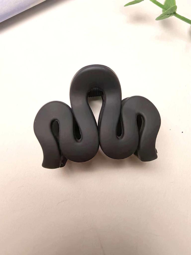 4cm Frosted Milk Coffee Hair Claw Clip for Women’s Updo – Small, Simple, Shark Design