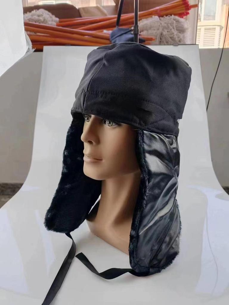 Winter Warm Safety Helmet with Thick Lining, Plush Cover, Anti-Smash Earmuffs, and Cold Protection