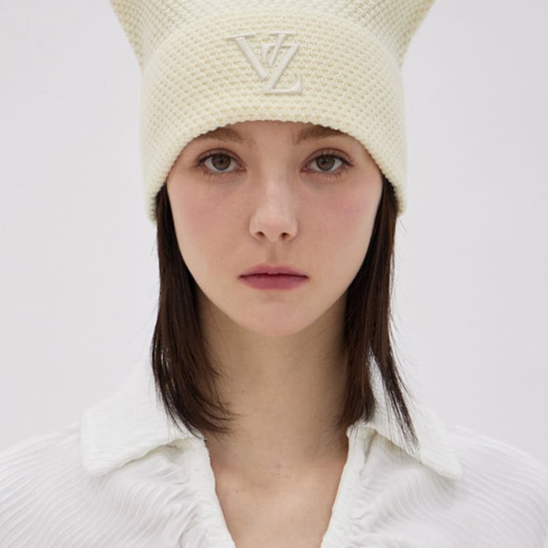 

Шапка бини VARZAR VZ квадратная белая FREE