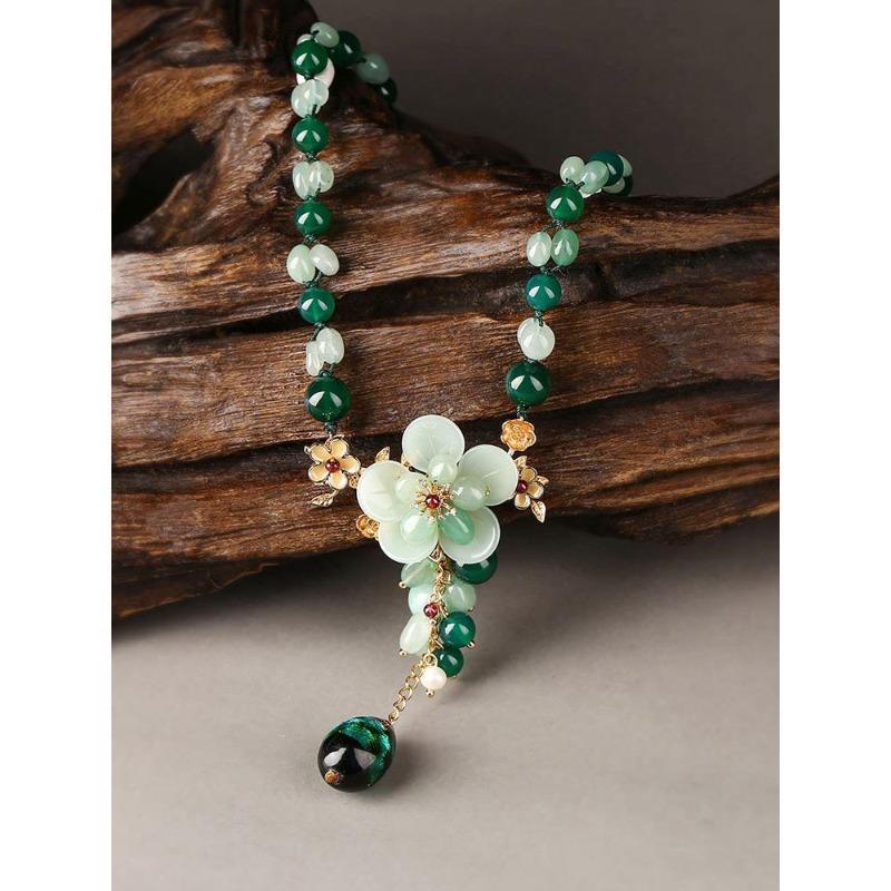 GEMCHIC Women's Vintage Green Aventurine & Glass Bead Flower Pendant Necklace Ethnic Style Handmade Statement Jewelry