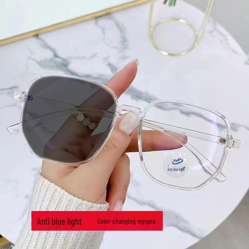Women's Anti-Blue Light Photochromic Myopia Glasses: Trendy Large Frame, Slimming, Gray-Tint.