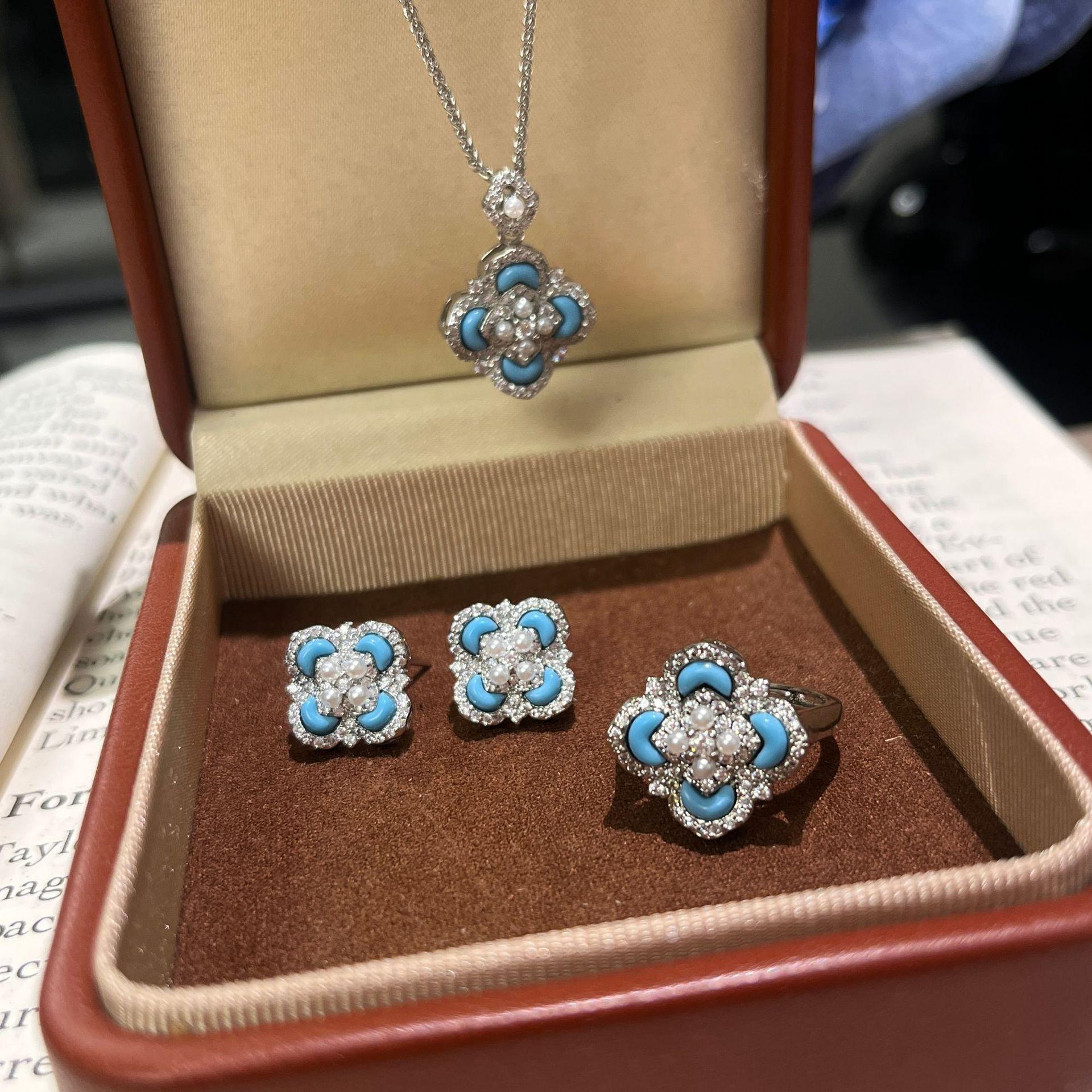 2026 Luxury Retro Court Style Mother-of-pearl Four-leaf Clover Flower Necklace Earrings Stud Ring High-end Jewelry Set 45CM