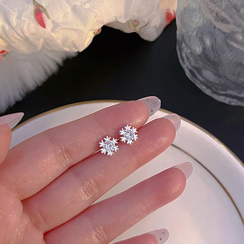 S925 Silver Stud Earrings Women's Ear Hole Earrings Niche Design Earbone Studs High-end Earrings