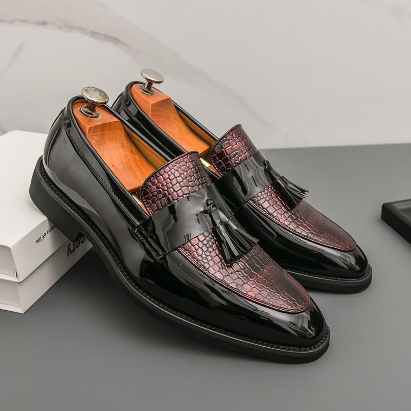 Fashionable Men's Pointed Red Soled Business Dress Leather Shoes Brand New Comfortable Snake Skin Pattern Tassel Men's Shoes