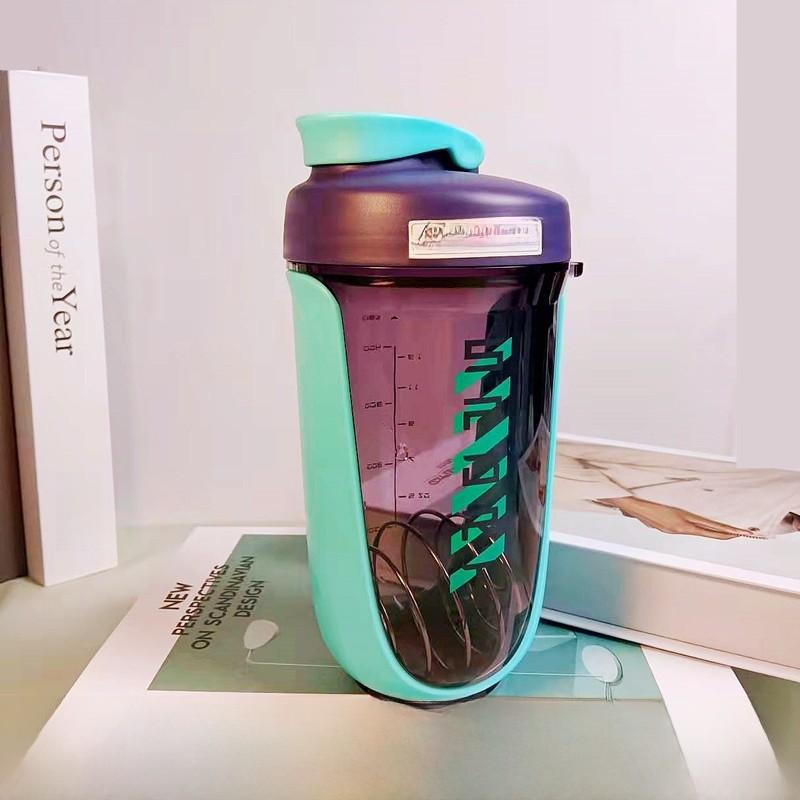 Shaker für Männer und Frauen aus robustem Kunststoff für Fitness und Sport