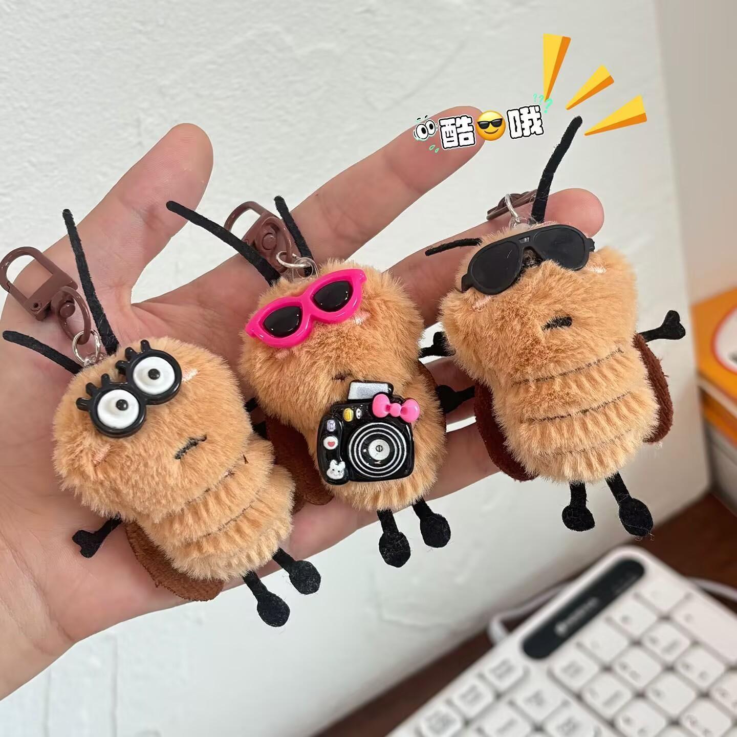 

New Mini Size Cartoon Plush Cute Cockroach Pendant Student Couple Backpack Animal Doll Girlfriend Gift Option Keychain Accessories