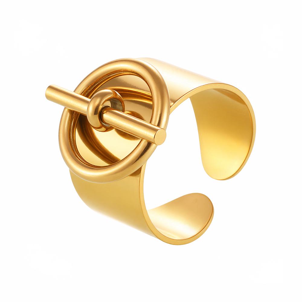 Pierścionek Omeka OT ze stali nierdzewnej platerowany 18-karatowym złotem z szeroką klamrą - Biżuteria Hip Hop na palec wskazujący