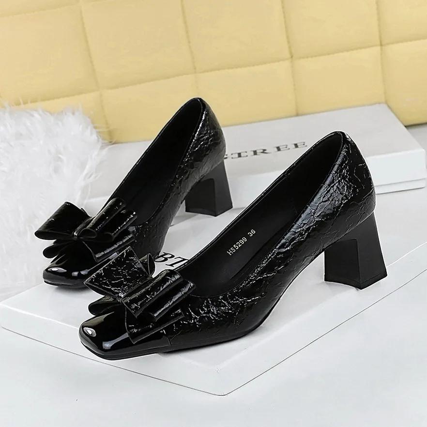 Fashion 2025 New Temperament Elegant Fashion High-heeled Shoes Women's Shoes Spring Bow Mid-heel Leather All-match Thick-heeled Shoes