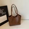 Retro bag women's large-capacity new autumn and winter versatile simple shoulder bag fashionable commuter tote bag