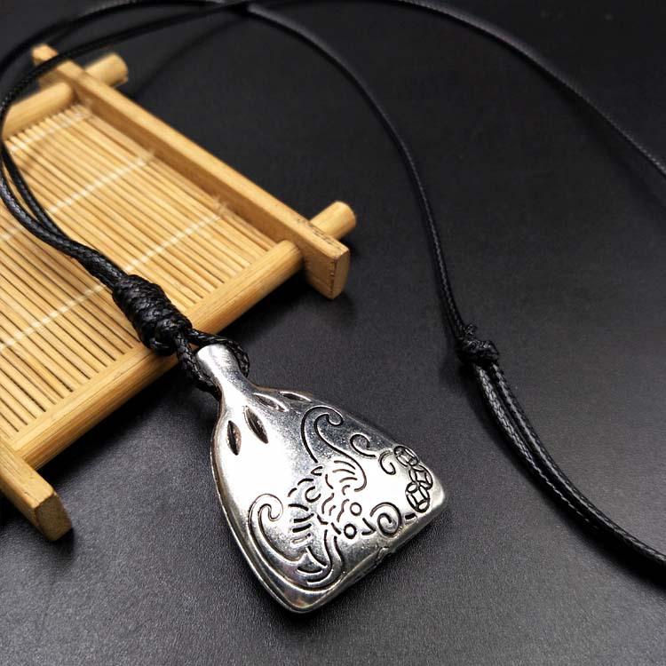 Collana con Ciondolo Pesce Auspicioso Stile Letterario Donna Retro Ciondolo Pesce Corda di Cuoio Catena per Maglione Ciondolo