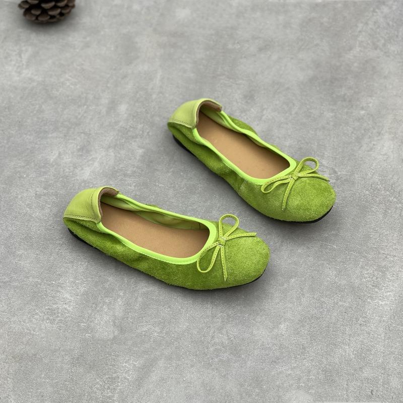 A New Style of Women's Shoes with A Flat Bottom and A Shallow Opening, Featuring Soft Soles and Elastic One-step Straps