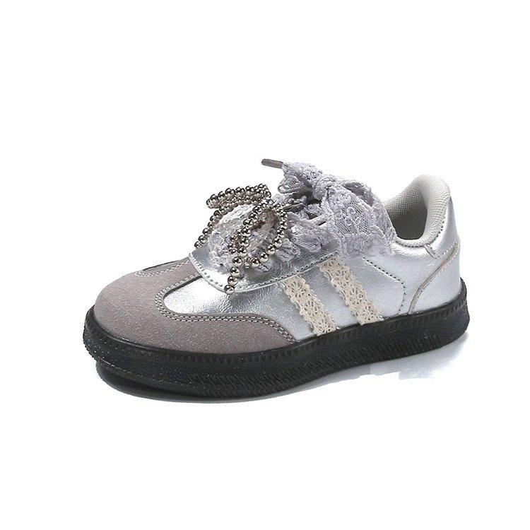 

Girls German training shoes Children s sports shoes Fashion lace bow Girls casual shoes Spring and autumn baby classmates 37 серебряный