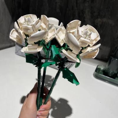 Flowers Rose Building Block Bouquet Small Particles Compatible with Assembled Flower Holiday Gift Rose Series Aldult Toy