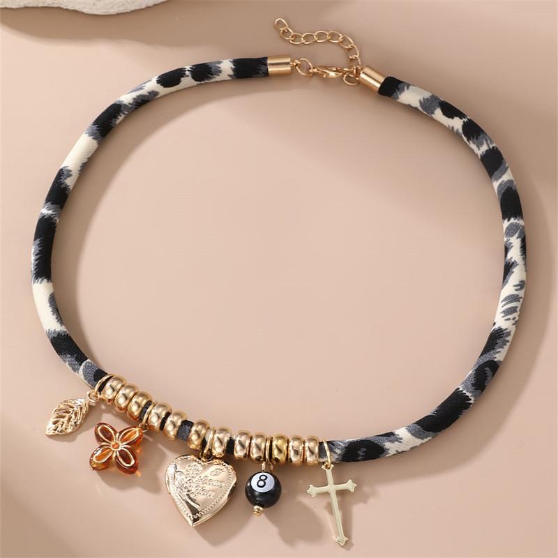 Punk Geometric Heart Bow Pendant Necklace For Women With Zinc Alloy Chain