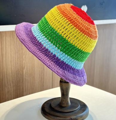 Neuer Regenbogen-gestreifter Fischerhut Damen Japanischer gestrickter Woll-Eimerhut Herbst und Winter Warm Winddicht Basin Hut