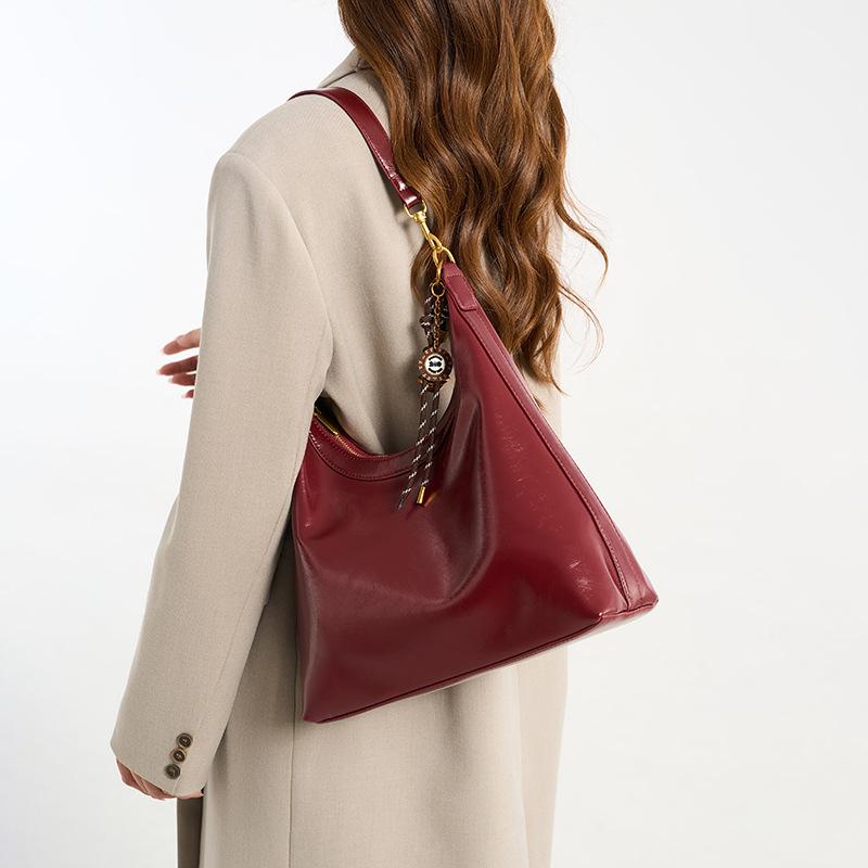 Underarm bag women's 2025 autumn and winter new simple casual versatile shoulder bag high sense retro large capacity tote bag