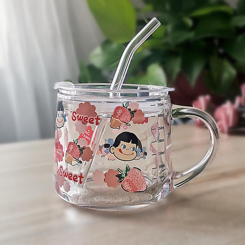 Cupa de lapte drăguță din sticlă cu pai de desene animate, cu capac și linguriță, cadou personalizat.