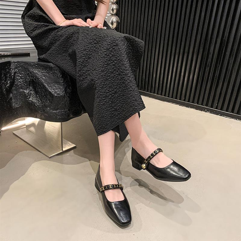 

2025 autumn new French retro single shoes women s low-heeled square head shallow mouth one-word buckle with shallow mouth Mary Jane shoes 34