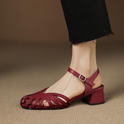 Sandálias Romanas Baotou estilo fada 2025 novo tecido oco retrô francês suave salto grosso sapatos