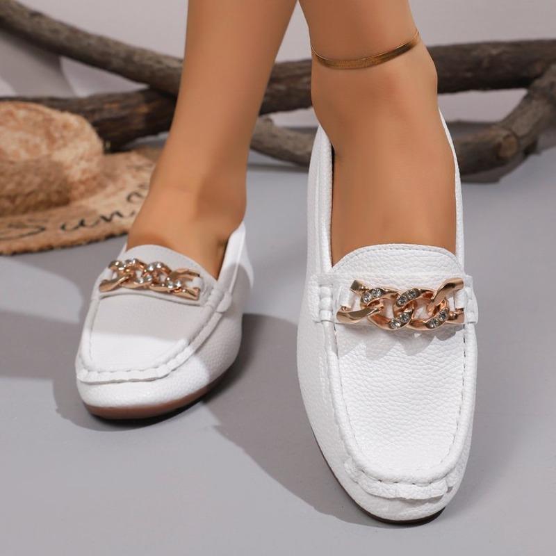 The New Flat Bean Shoes for Large-sized Moms Are Versatile and Comfortable with Soft Soles