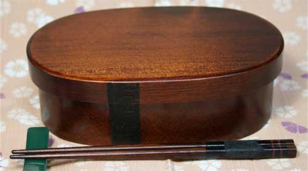 Kiso-nuri Lacquered Oval Lunch Box (medium)