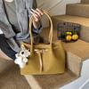 Large-capacity niche portable tote bag women's new trendy fashion and versatile high-quality textured shoulder messenger bag
