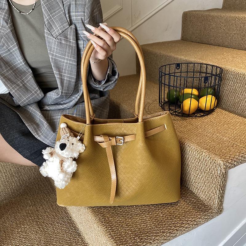 Large-capacity niche portable tote bag women's new trendy fashion and versatile high-quality textured shoulder messenger bag
