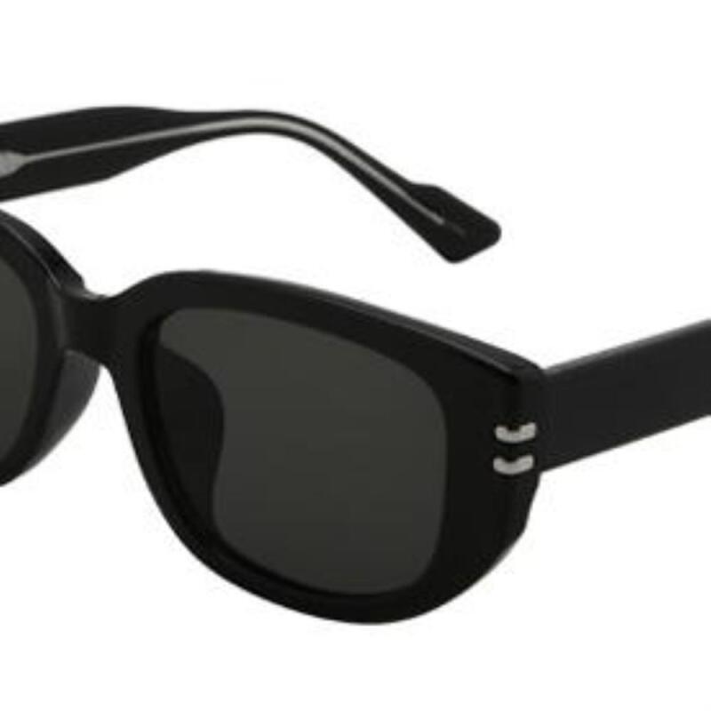 Bold sunglasses, kitsch look, Southeast Asian leopard horn-rimmed glasses