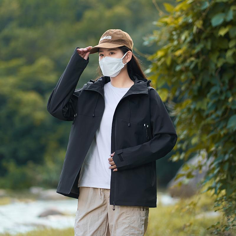 

Костюм для походов на открытом воздухе для пар с цветными блоками, женский водонепроницаемый, ветрозащитный, со съемной шапкой, штурмовой костюм, женская спортивная куртка S чёрный