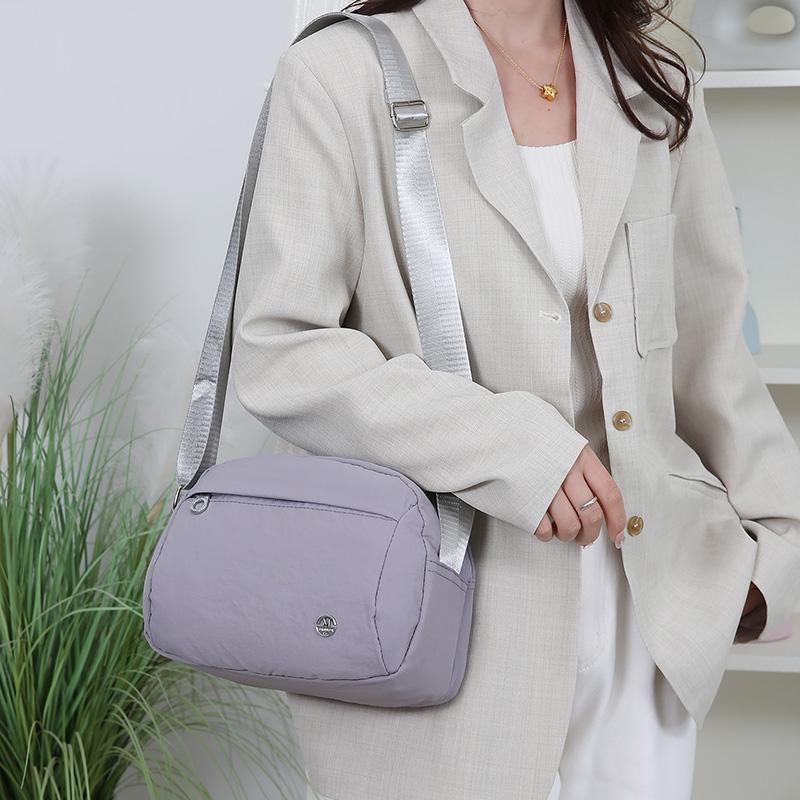 Codzienna nylonowa torba crossbody z wieloma przegrodami Lekka torba na ramię o dużej pojemności dla kobiet w średnim wieku Miejski minimalistyczny styl