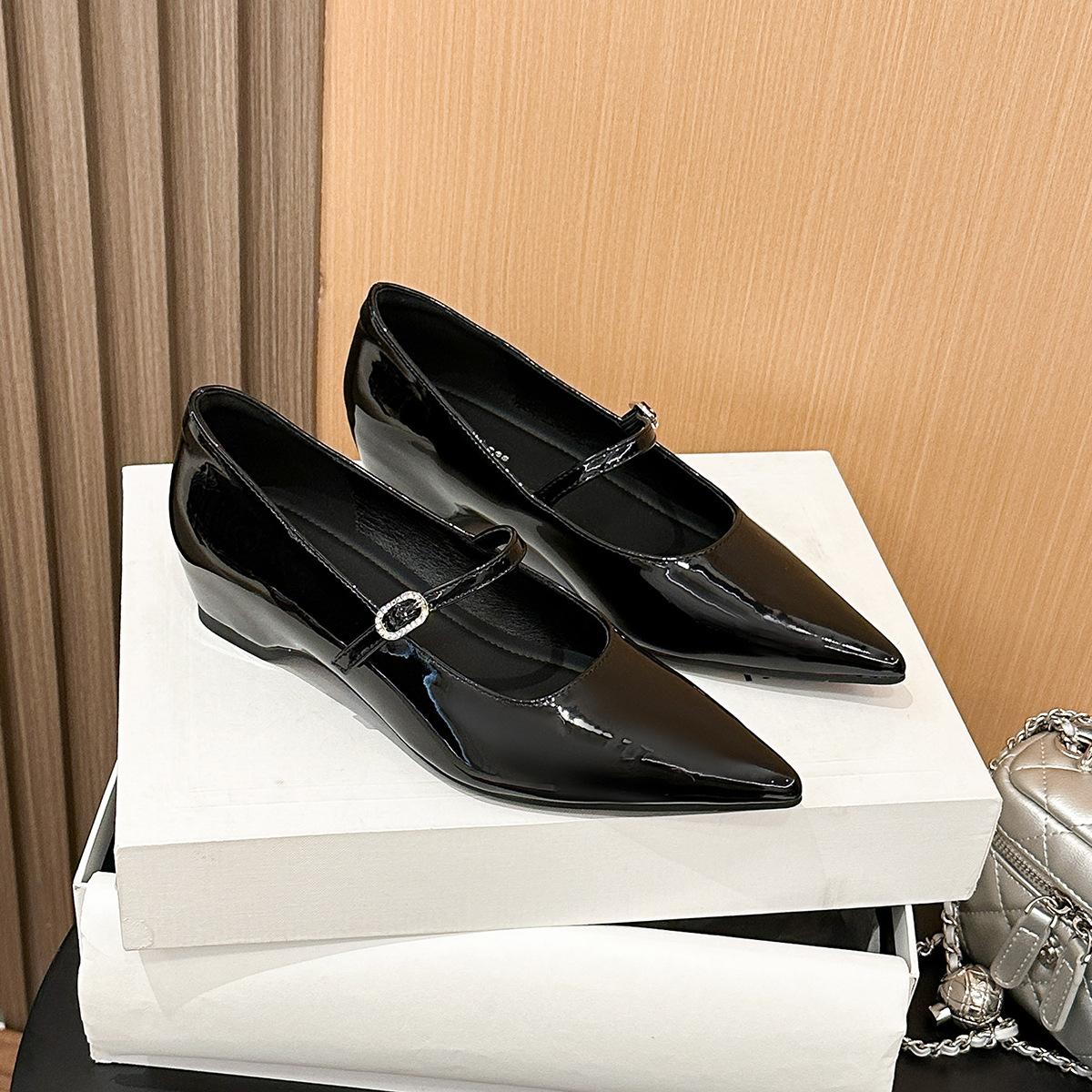 

211-2 inner height increase 5CM French temperament one-word buckle belt thick heel Mary Jane shoes commuter pointed head shallow mouth single shoes 35 чёрный